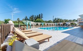 Sandy Beach Complex - Poolside Studios & Seaside Apartments